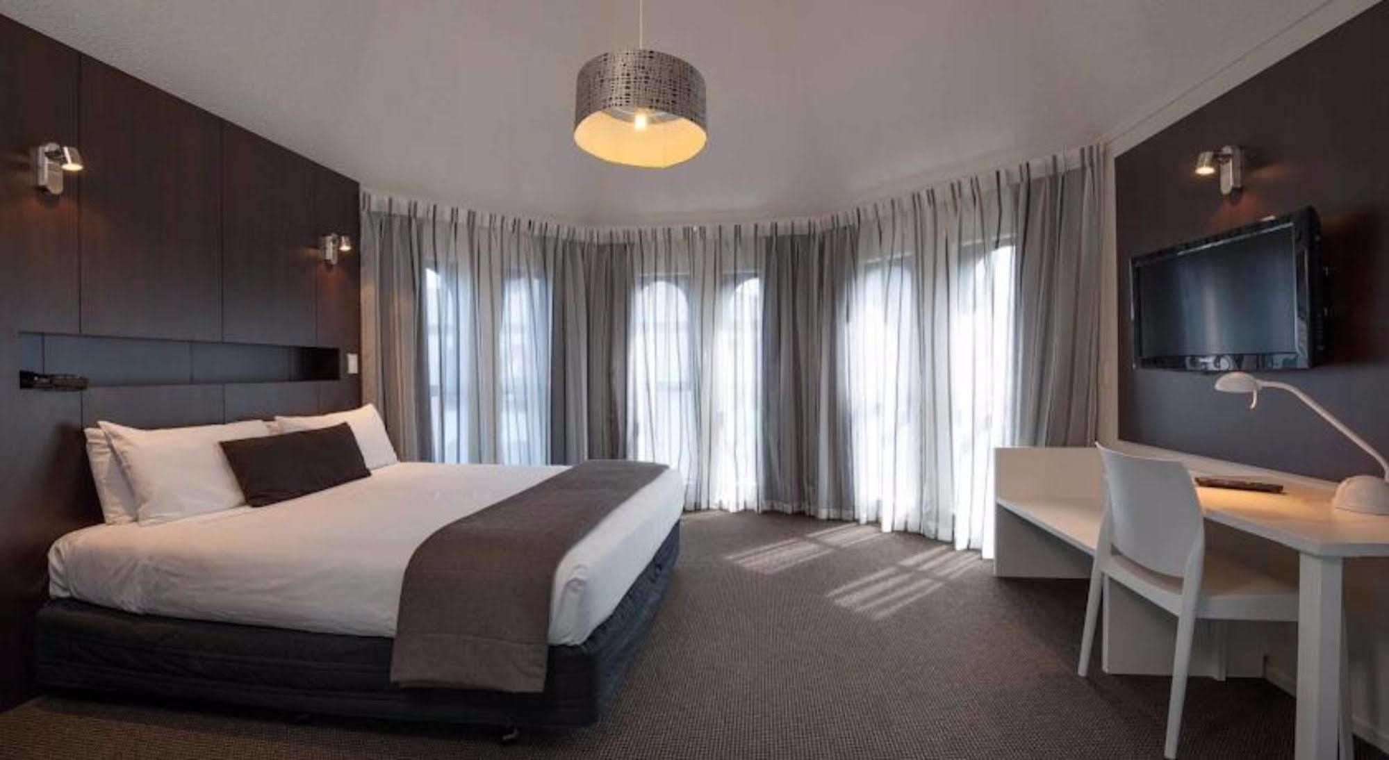The Towers On The Park Hotel Christchurch Bagian luar foto