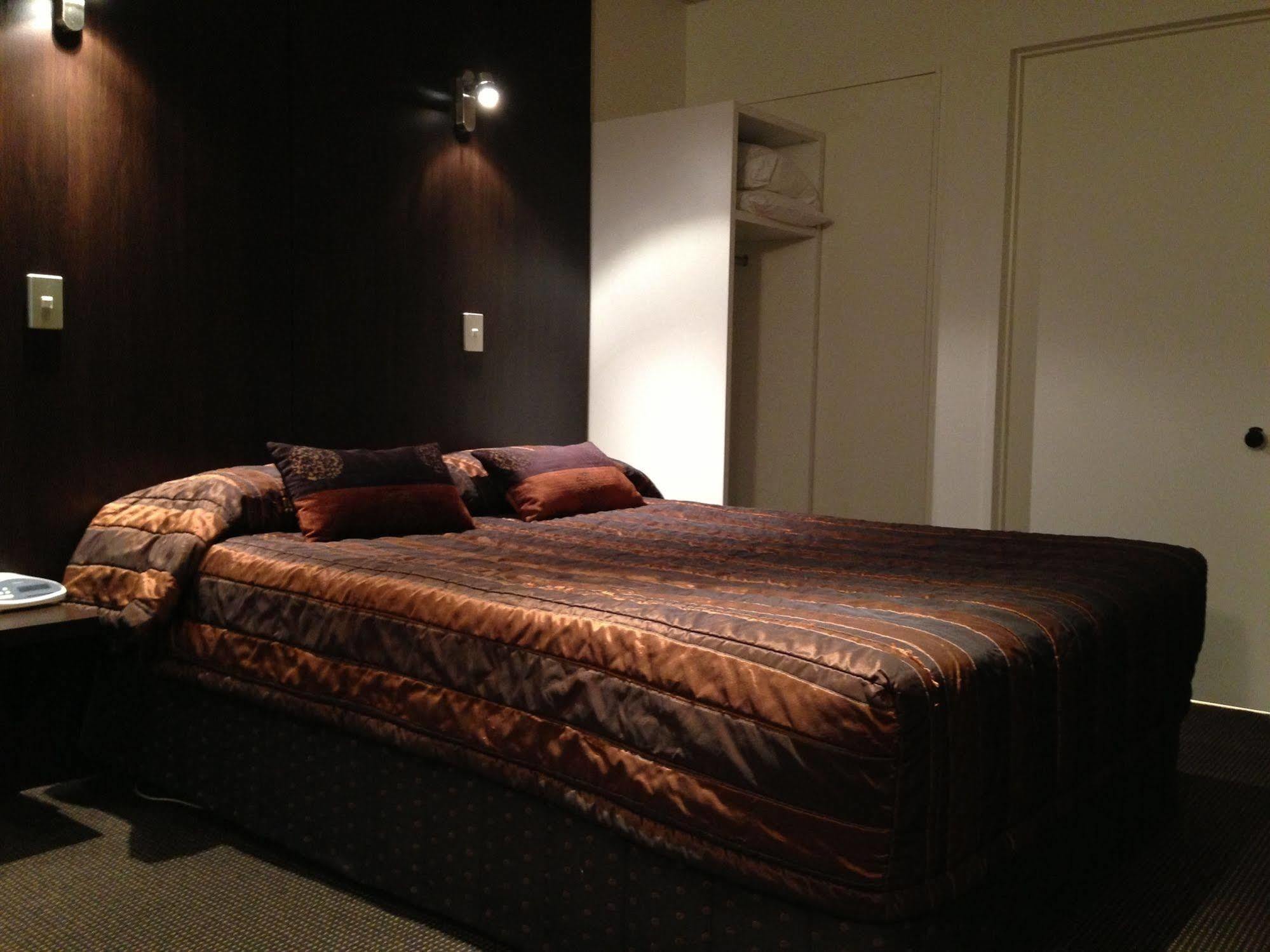 The Towers On The Park Hotel Christchurch Bagian luar foto