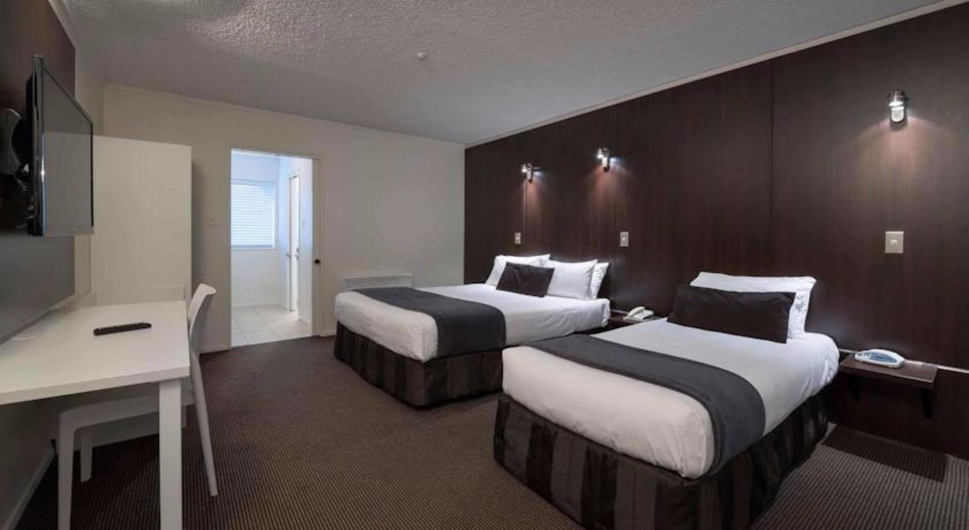 The Towers On The Park Hotel Christchurch Bagian luar foto
